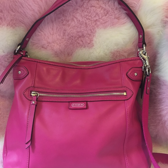 🌺SOLD🌺 Coach Leather Magenta Daisy - Picture 7 of 8